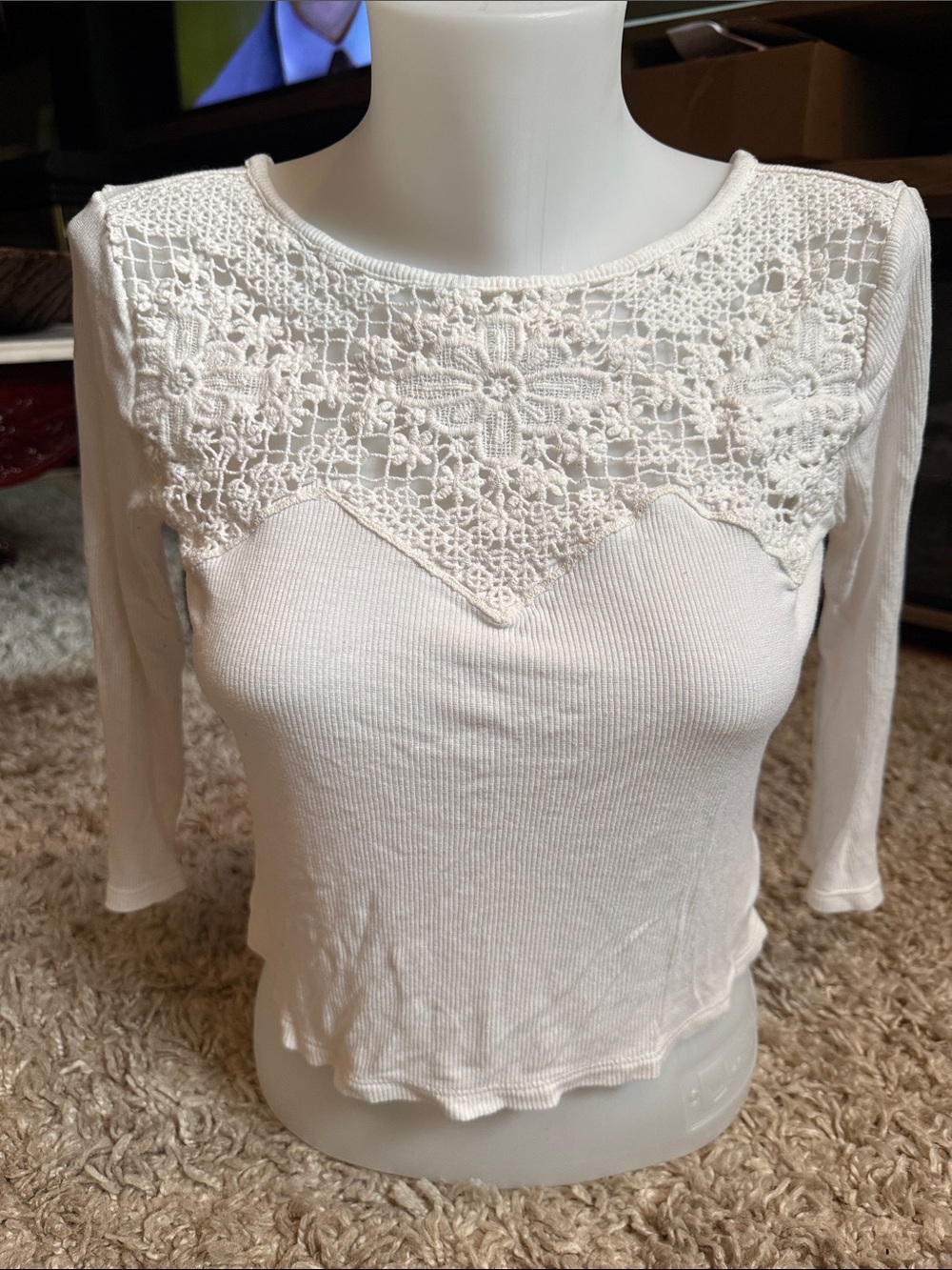 Y2K American Eagle White Crochet Yoke Lace Ribbed Half Sleeve Top